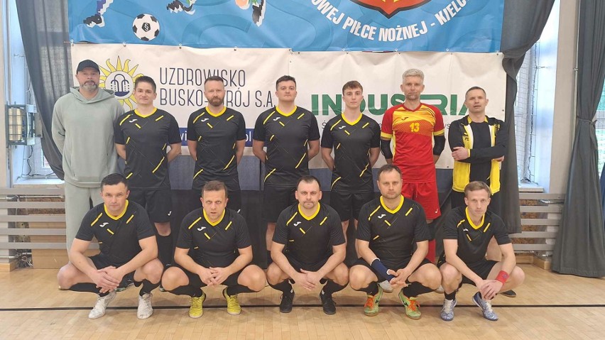 Mistrzostwa Polski Radców Prawnych w halowej piłce nożnej odbywają się w Zagnańsku. Gra też reprezentacja Kielc. Zobacz zdjęcia 