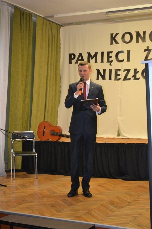 Nastrojowy koncert Pamięci Żołnierzy Niezłomnych odbył się w Strawczynie (ZDJĘCIA)