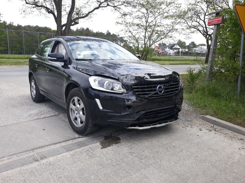 Wypadek trzech samochodów w Kiełczowie. Kobieta w volvo nie wyhamowała (ZDJĘCIA)