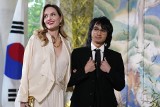 Angelina Jolie, Madonna, ale też polskie celebrytki. Zobacz, które gwiazdy adoptowały dzieci