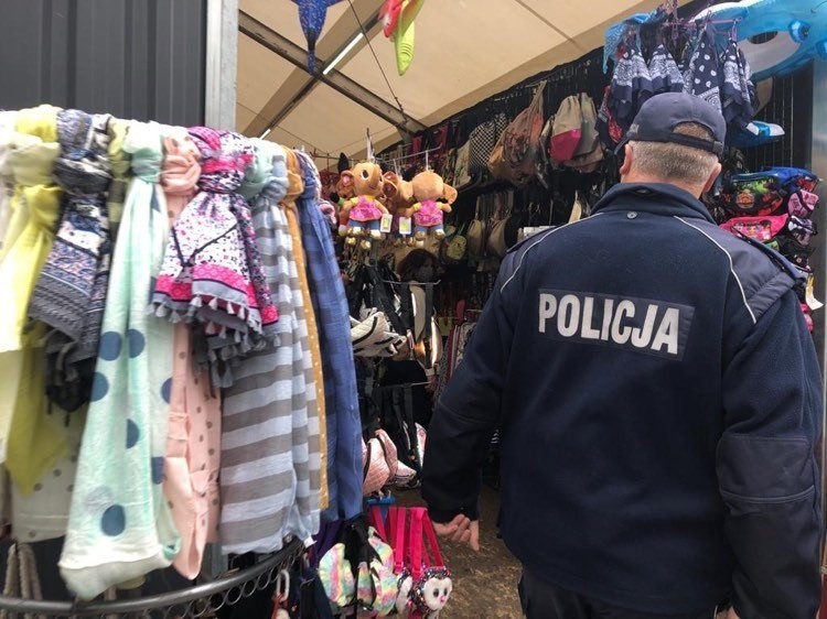 Policjanci sprawdzali, czy ustczanie i turyści noszą...