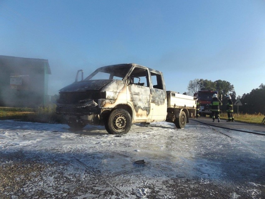 Fenisławiczki: Auto zapaliło sie podczas jazdy! W środku było pięć osób