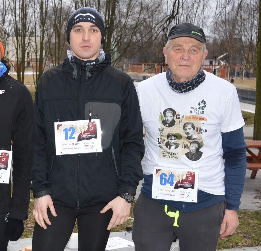 Marcin Tarapacz (z lewej) pokonał 21 okrążeń parku, Jan...