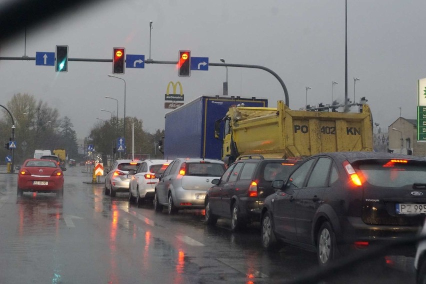 Na ulicach Gdyńskiej i Bałtyckiej kierowcy tkwią w ogromnych...
