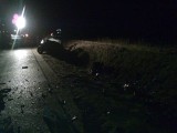 Mazda wbiła się pod ciężarówkę, kierowca zginął (zdjęcia)