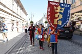 Nowy Sącz. Jubileusz Szkoły Podstawowej nr 2 z barwnym korowodem uczniów