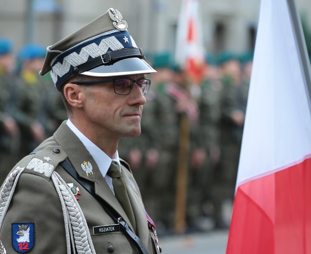 Uroczystość przekazania obowiązków dowódcy 12. Szczecińskiej Dywizji Zmechanizowanej. Na zdjęciu generał brygady Szymon Koziatek