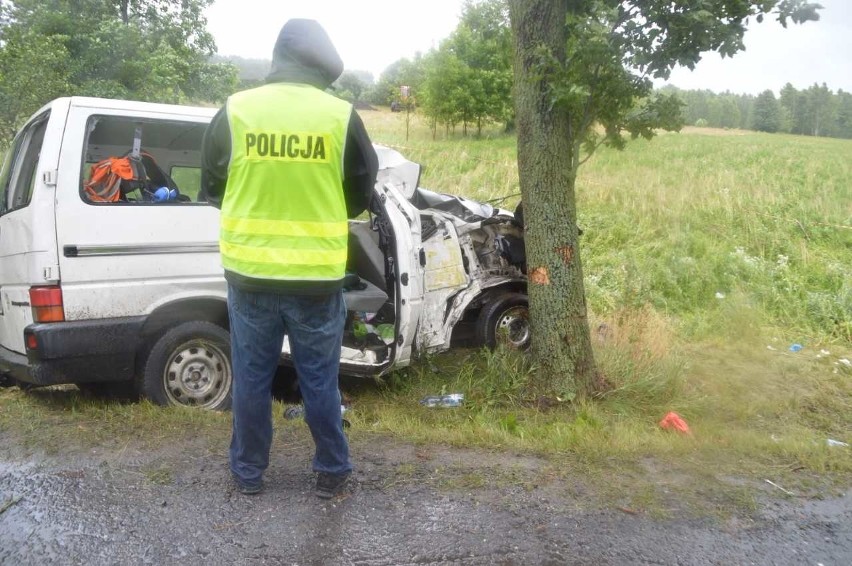 Pasażer busa zginął w czwartek rano na drodze wojewódzkiej...