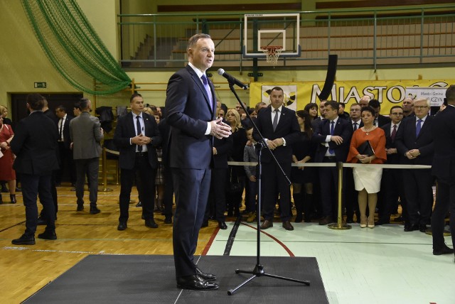 Prezydent Andrzej Duda spotkał się z mieszkańcami Zakliczyna w miejscowej szkole podstawowej