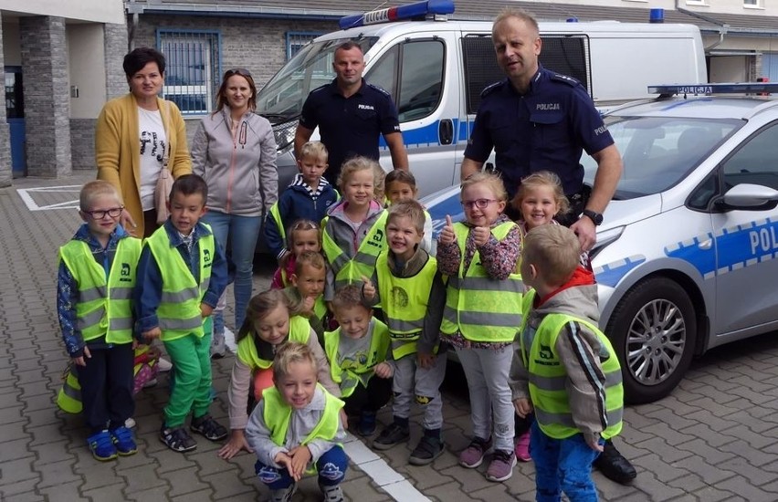 Prowadzący spotkanie policjanci opowiadali o swojej pracy...