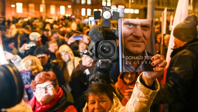 Donald Tusk wyjaśnia, dlaczego nie dołączył do protestujących przed gdańskim Sądem Okręgowym 18.12.2019 r.