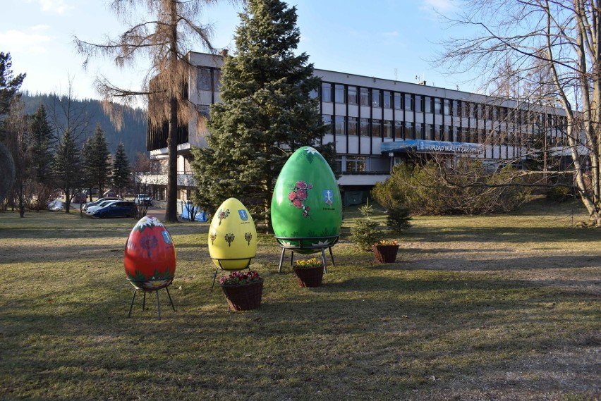 Zakopane stroi się na święta. Nie będzie turystów, są za to już pisanki wielkanocne 