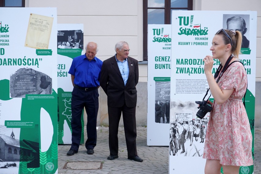 „Tu rodziła się „Solidarność” rolników”. Nowa wystawa przed Zamkiem Lubelskim. Zobacz zdjęcia