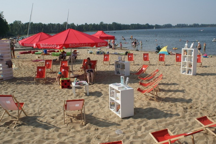 Biblioteka na plaży, czyli książki, ale też taniec, muzyka i...