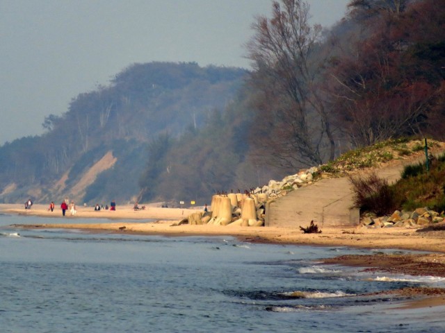 Jesień nad polskim morzem w pełni. Zobacz fotogalerię ze spaceru plażą w Poddąbiu.Prognoza pogody na 2.10.2019 r.