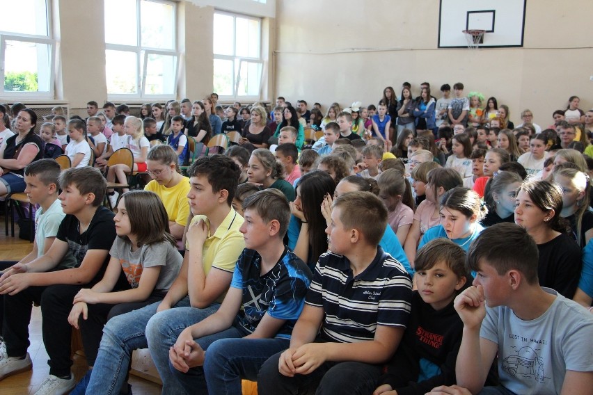 W szkole podstawowej w Przytyku odbył się eko piknik pod hasłem "Wybierzmy naturę"