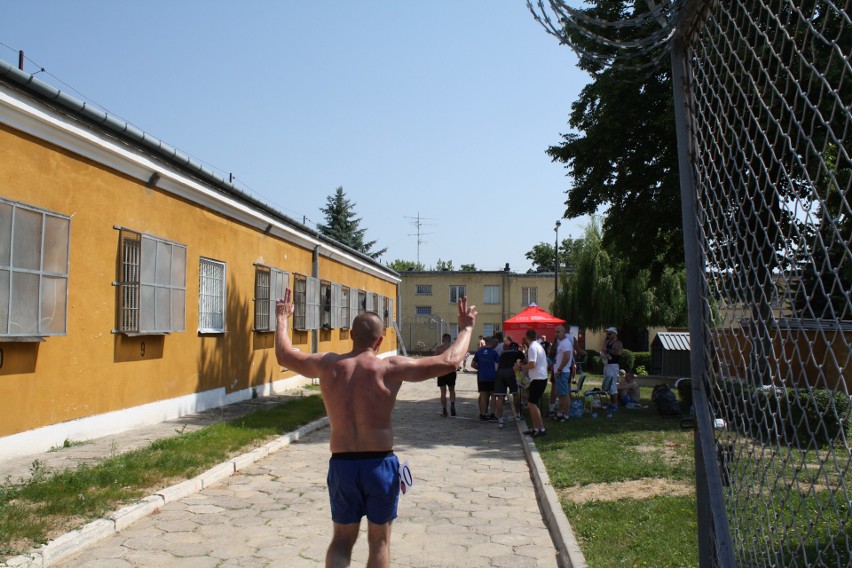 Charytatywny bieg dla hospicjum na terenie aresztu śledczego (ZDJĘCIA)