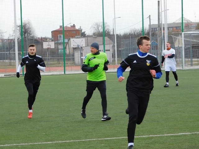 Piłkarze Stal Gorzyce w sobotę meczem z Karpatami Krosno zainaugurują rundę wiosenną w czwartej lidze.