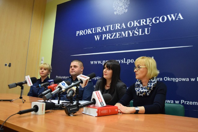 Konferencja prasowa prokuratury i policji w sprawie zabójstwa 2-latka w Śliwnicy.