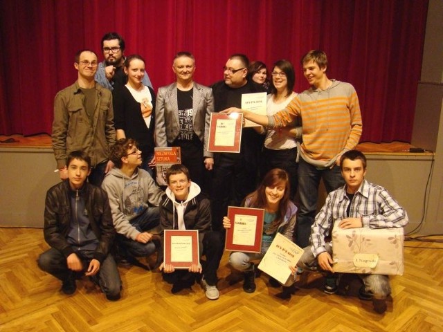 Młodzi wolsztynianie, działający w domu kultury pod opieką instruktora Ryszarda Muzyczuka, zdobyli nagrody w IX Przeglądzie Kabaretów Szkolnych "Budafest&#8221; w Grodzisku Wielkopolskim