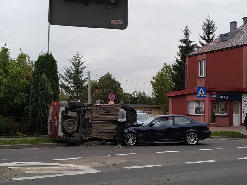 Siemiatycze. Wypadek na DK 19. Na skrzyżowaniu ulic 11 Listopada i Małopolskiej zderzyły się dwa samochody osobowe [ZDJĘCIA]