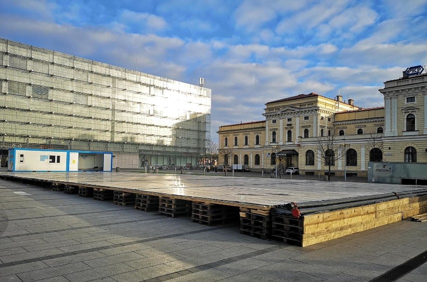 Lodowisko przy Galerii Krakowskiej na placu im. Jana...