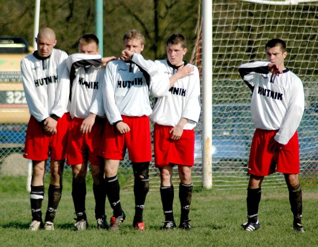 Piłkarze Hutnika Szczecin odpuścili walkę o czwartą ligę i myślami są już w następnym sezonie, w którym chcą awansować.