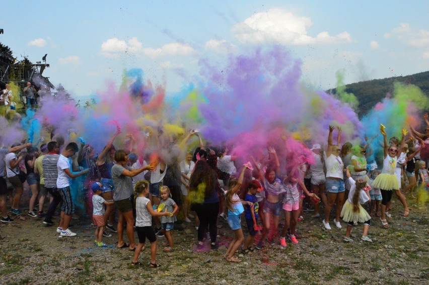 Holi Festival w Myślenicach. Kolorowe proszki w powietrzu [ZDJĘCIA]