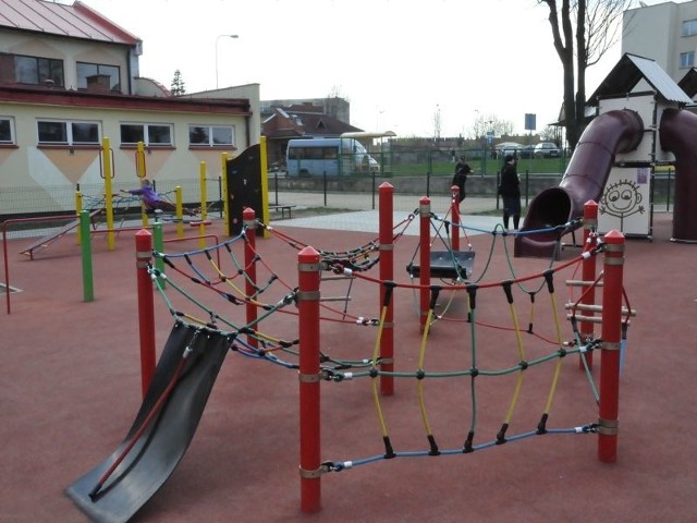 Pierwszy w mieście plac zabaw w ramach programu Radosna Szkoła powstał przy Szkole Podstawowej numer 4.