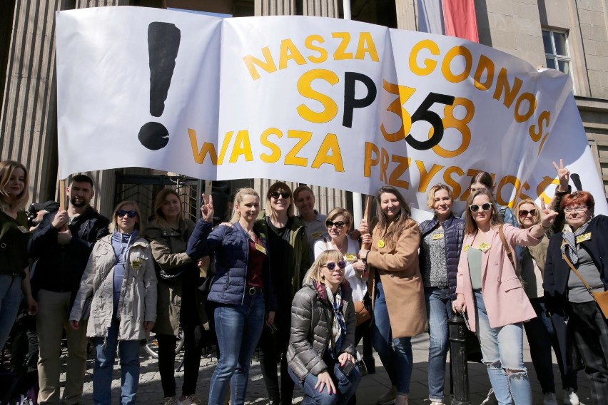 Protest nauczycieli pod Ministerstwem Edukacji Narodowej