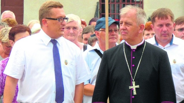 Władza świecka i duchowa. Paweł Zagaja gościł niedawno biskupa kieleckiego Jana Piotrowskiego.