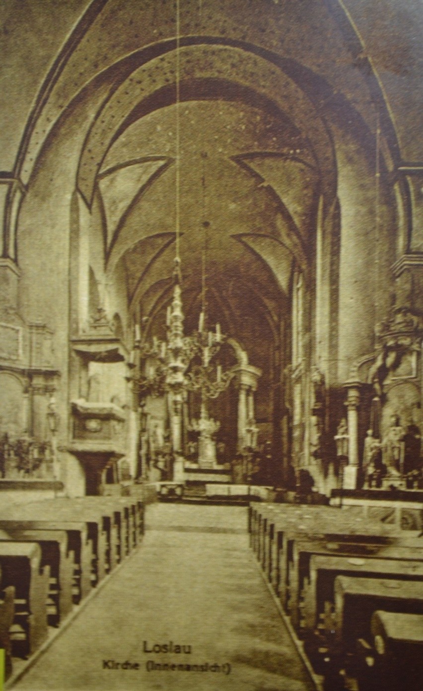 1909 roku. Wnętrze dawnego kościoła parafialnego w...