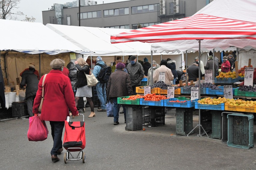 W piątek 6 listopada na kieleckich bazarach kupujących było...