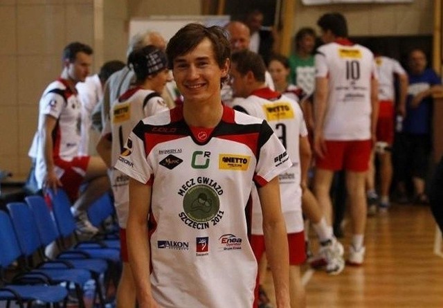 Kamil Stoch wspomógł akcje "Siatkarze dla Hospicjum" już w 2011 roku.