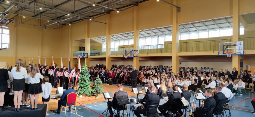 Jubileusz szkoły i obchody Narodowego Święta Niepodległości w Jasieńcu. Zobacz zdjęcia z uroczystości