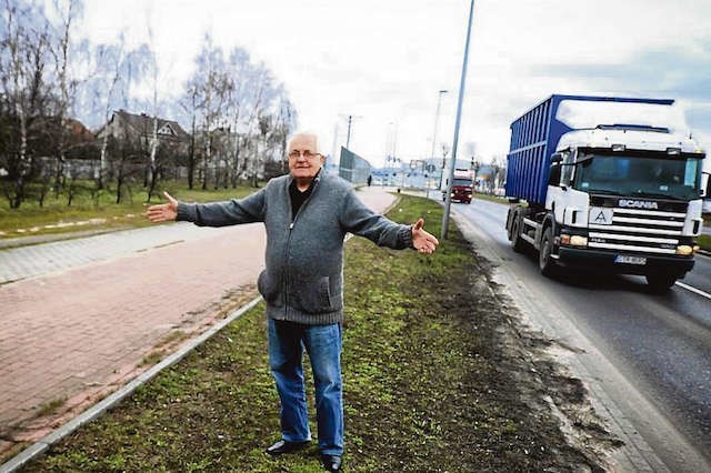 Zdaniem Kazimierza Muzalewskiego rozwiązaniem problemu hałasu od ulicy byłyby ekrany akustyczne