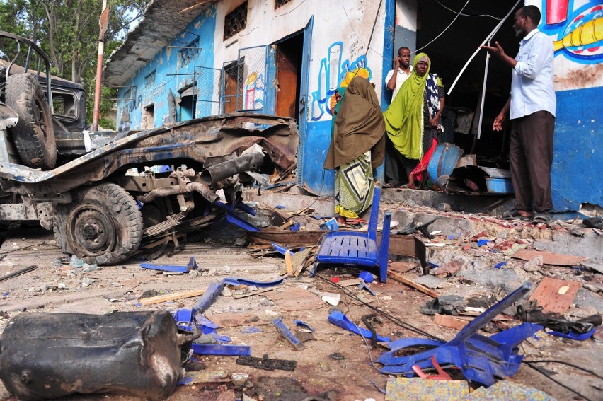 Somalia: Zamach w Mogadiszu. Dwie eksplozje i atak na hotel, zginęło co najmniej 20 osób [ZDJĘCIA]