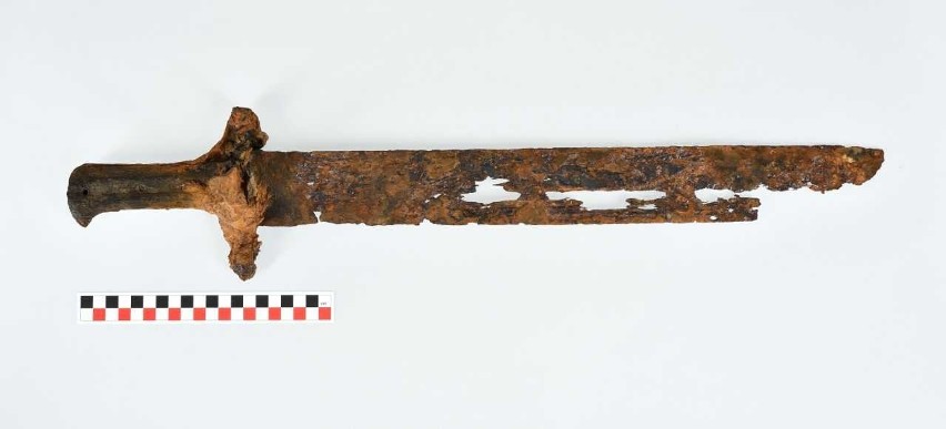 Unikalne znaleziska w Muzeum Historycznym w Sanoku. Trafiły tu skarb sprzed 3000 lat i 500-letni tasak