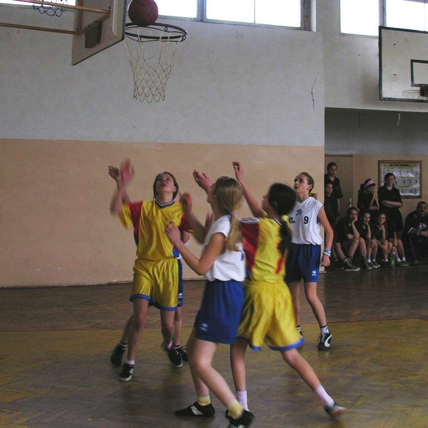 Turniej koszykówki w Suchej.