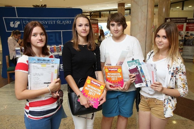 Wioli, Annie, Filipowi oraz Oli z V Liceum  w Kielcach zdecydowanie zabrakło atrakcji, na przykład eksperymentów naukowych.