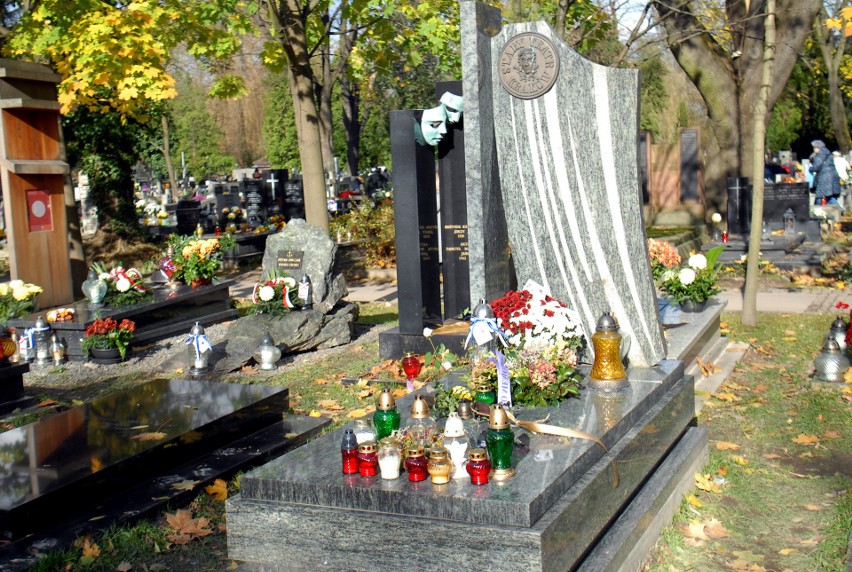 Tak dziś wygląda grób Jerzego Bińczyckiego. O mogile słynnego „Znachora” nikt już nie pamięta? Widok może wielu zaskoczyć 