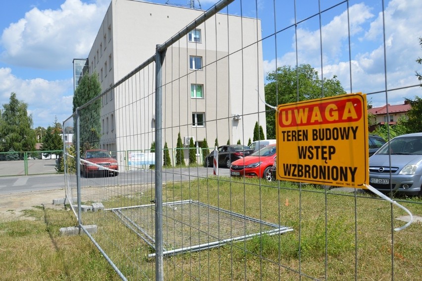 Od poniedziałku rusza przebudowa parkingu obok stalowowolskiego starostwa powiatowego. Zobacz zdjęcia