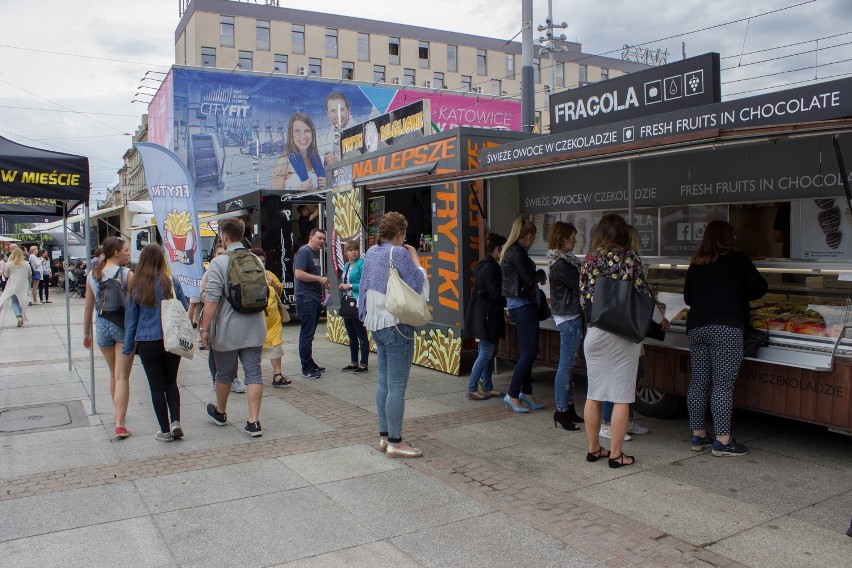 Zlot food trukców na rynku w Katowicach