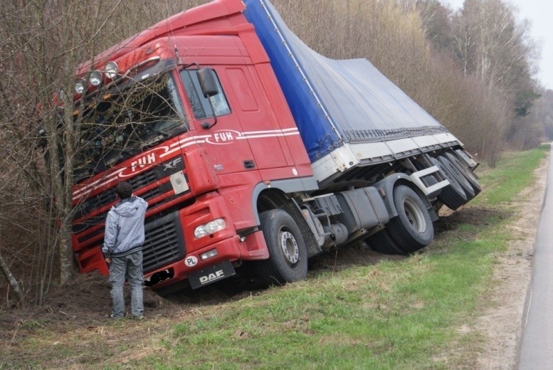 Jak wynika z relacji kierowcy ciężarówki – jadący z...