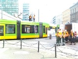 Wykoleił się tramwaj na skrzyżowaniu ulicy Gwarnej i Święty Marcin w Poznaniu 