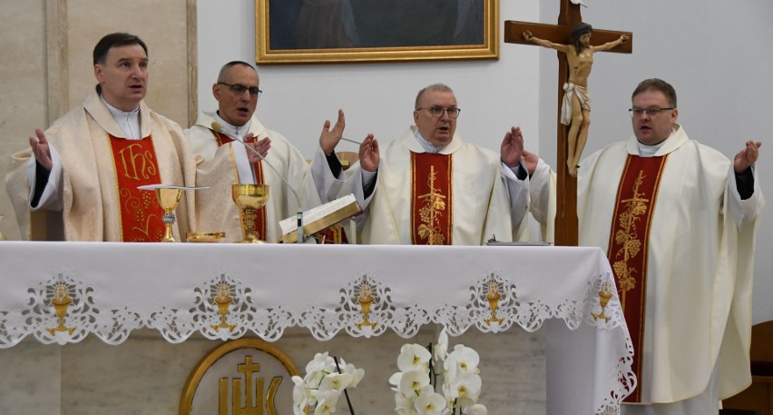 Ksiądz Stefan Radziszewski (z lewej) został proboszczem...