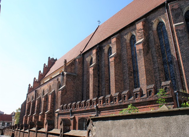 Przedstawiamy gotyckie kościoły w miastach Kujaw i Pomorza, które pierwotnie znajdowały się na terenie państwa krzyżackiego. Na zdjęciu ogromny kościół świętych apostołów Piotra i Pawła w Chełmnie