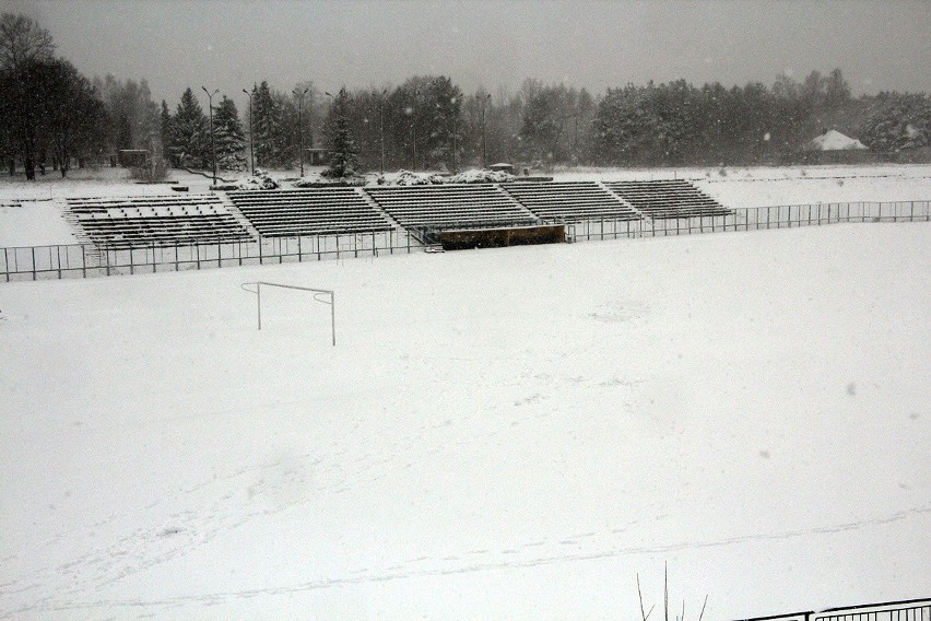 Stadion Granatu Skarżysko-Kamienna pod śniegiem