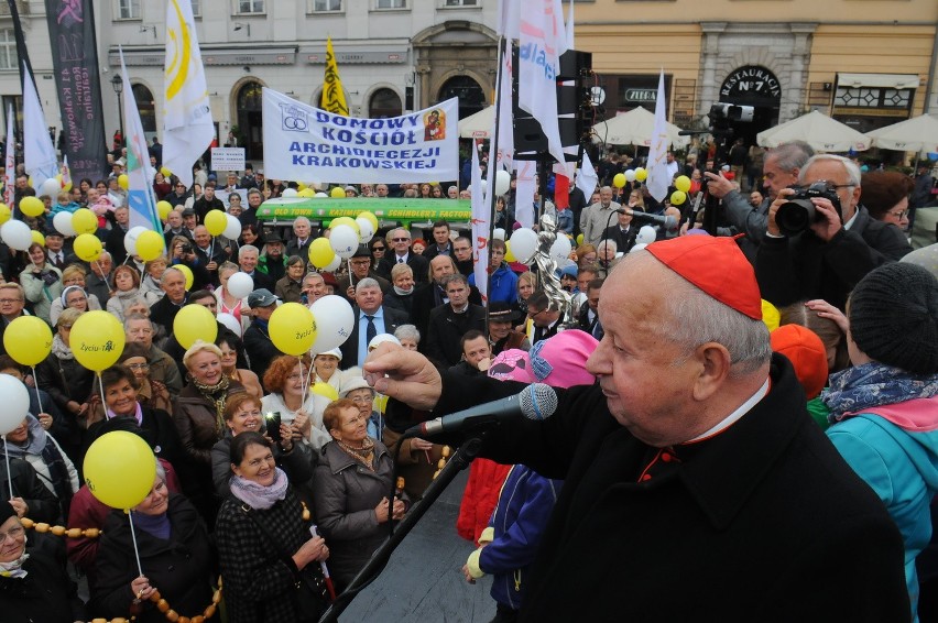 Ulicami Krakowa przeszedł marsz dla Życia i Rodziny "Życiu - TAK" [ZDJĘCIA, WIDEO]