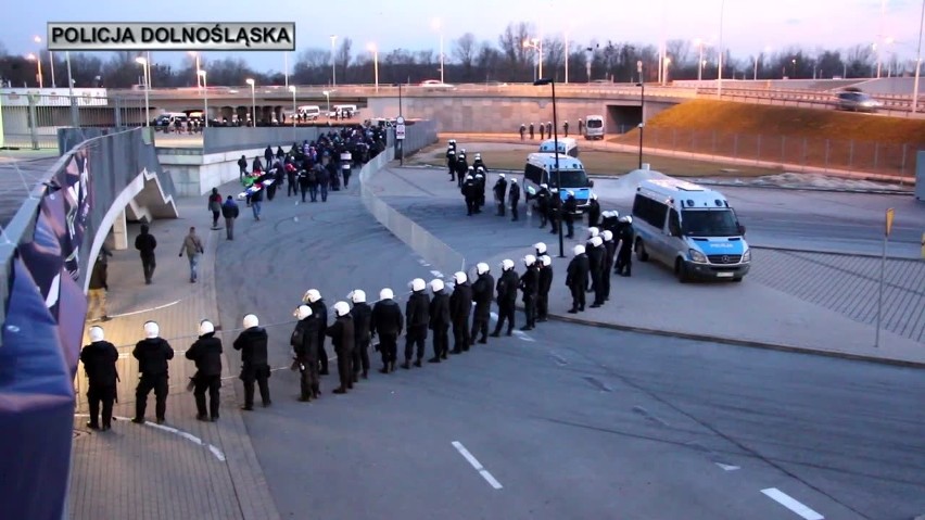 5 osób zatrzymanych po meczu Śląska. Wśród nich bramkarz Górnika Zabrze [STANOWISKO KLUBU]